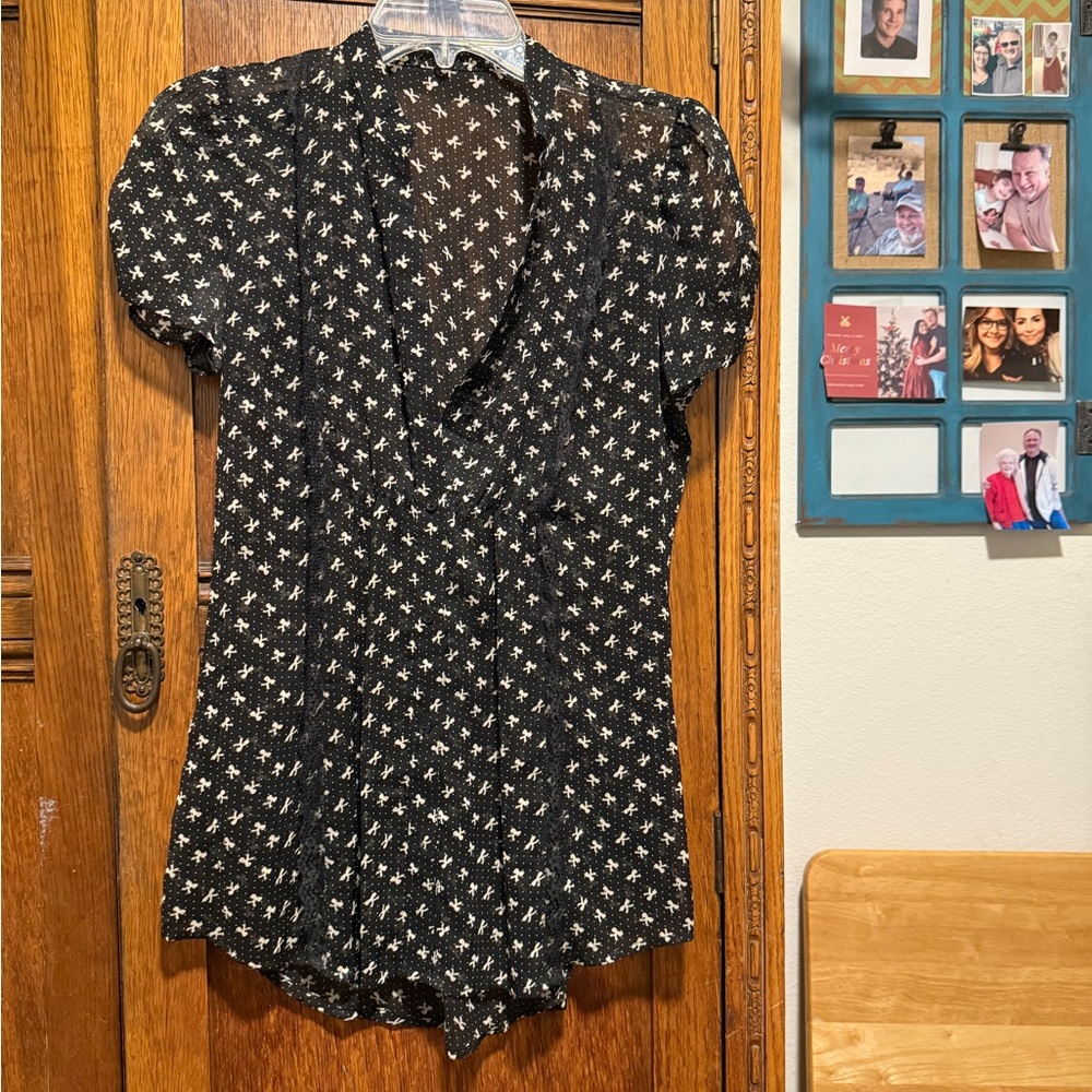 Black and White Patterned Women's Top